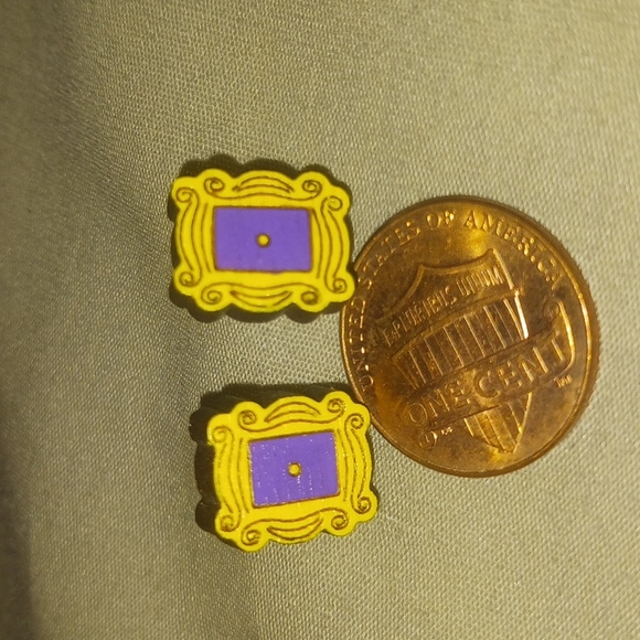 Friends Ear Rings - Picture 2 of 2